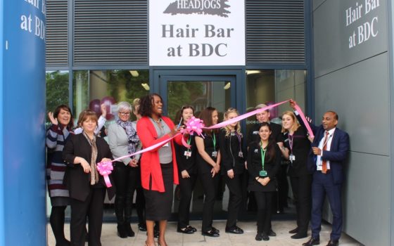Lee demmel second from left and principal ceo yvonne kelly cutting the ribbon to officially open the brand new headjogs hair bar at barking dagenham college