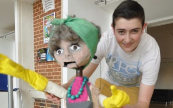 Students create puppetry magic for children 700 x 300